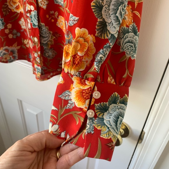 LOFT Red Floral Button Up Shirt M - Picture 3 of 3